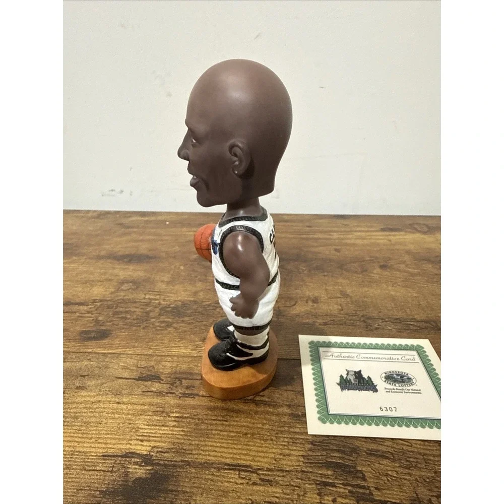 Minnesota Timberwolves Kevin Garnett 2001 Bobblehead Doll Night with Card
